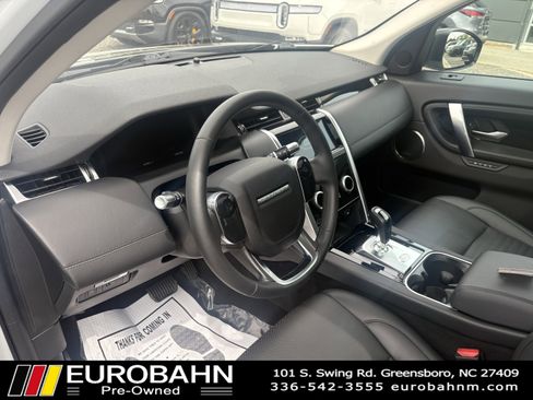 Used 2020 Land Rover Discovery Sport SE image 8