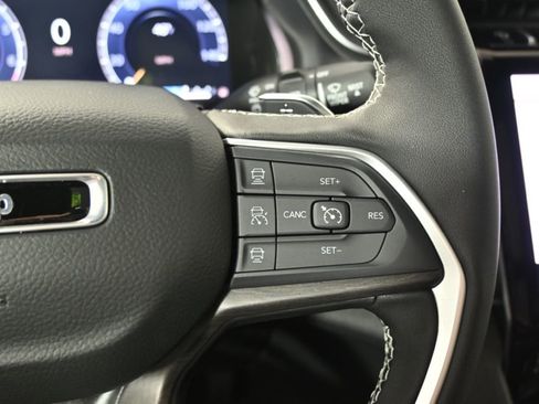 New 2025 Jeep Grand Cherokee L Limited w/ Luxury Tech Group II image 40