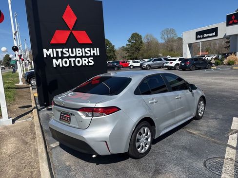 Used 2024 Toyota Corolla LE FWD image 5