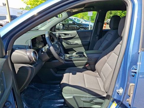 Used 2025 Chevrolet Equinox LT AWD/4WD image 9