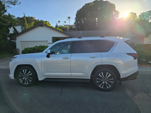 Used 2024 Lexus LX 600 4WD w/ Interior Upgrade Package image 9