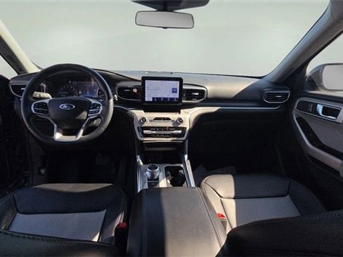 Used 2022 Ford Explorer XLT w/ Equipment Group 202A image 27