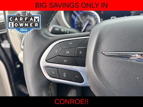 Used 2024 Chrysler Pacifica Touring-L FWD image 16