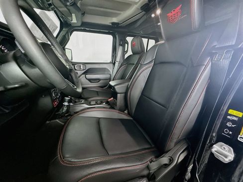 Used 2025 Jeep Wrangler Unlimited Rubicon AWD/4WD image 19