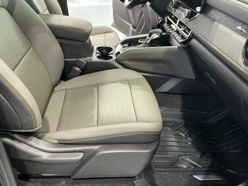 Used 2026 Chevrolet Colorado ZR2 w/ Technology Package image 21