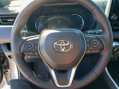 Used 2024 Toyota RAV4 SE image 18