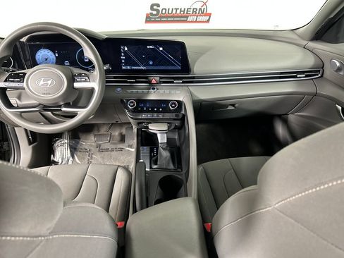 Used 2024 Hyundai Elantra SEL FWD image 18