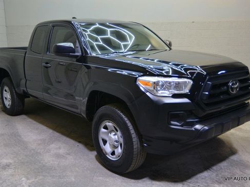 Used 2020 Toyota Tacoma SR image 1