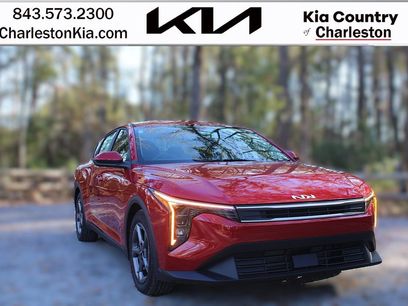 New 2025 Kia K4 LXS