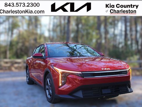 New 2025 Kia K4 LXS image 1