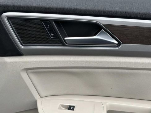 Used 2019 Volkswagen Atlas SE FWD image 18