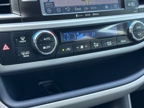 Used 2018 Toyota Highlander XLE FWD image 19