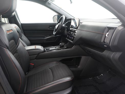 Used 2024 Nissan Pathfinder Rock Creek image 12