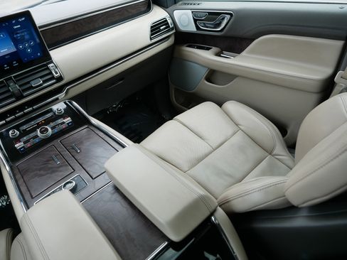 Used 2022 Lincoln Navigator L Reserve w/ Equipment Group 201A image 11