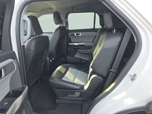 Used 2022 Ford Explorer XLT w/ Equipment Group 202A image 14