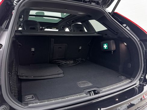 Used 2024 Volvo XC60 T8 Ultimate w/ Climate Package image 37