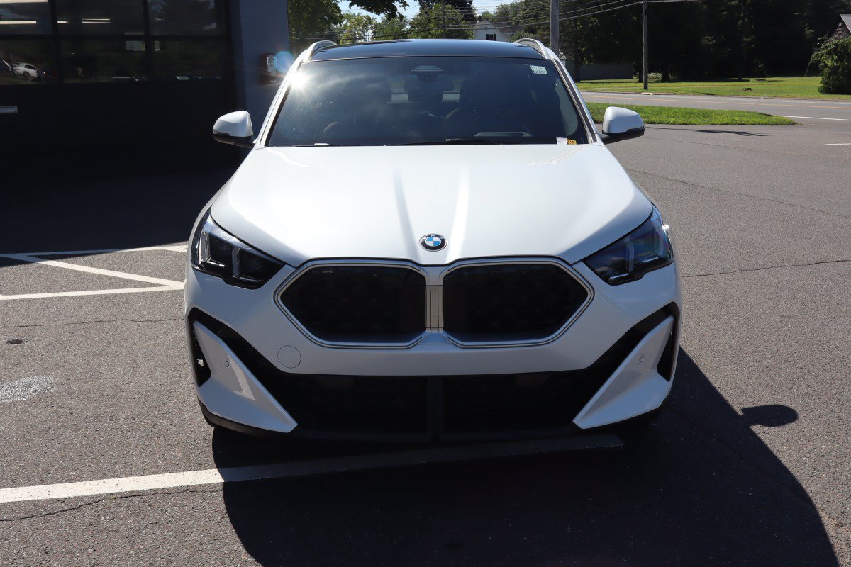 Used 2026 BMW X2 xDrive28i AWD/4WD image 3