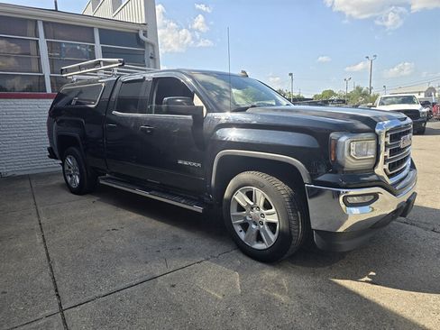 Used 2017 GMC Sierra 1500 SLE w/ SLE Value Package AWD/4WD image 4