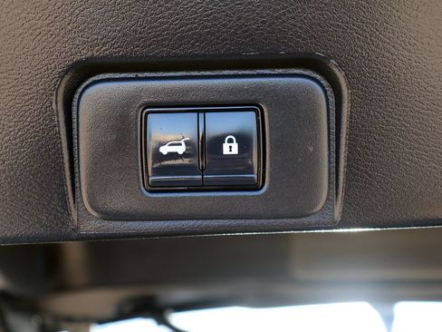 Used 2025 Nissan Rogue SV AWD/4WD image 11
