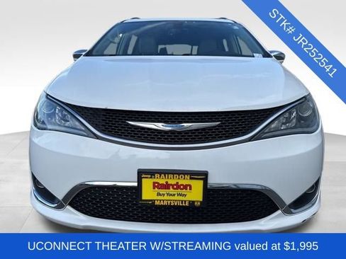 Used 2018 Chrysler Pacifica Limited image 2