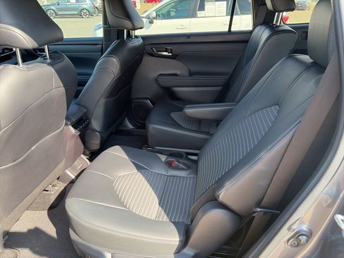 Used 2024 Toyota Highlander XSE image 14