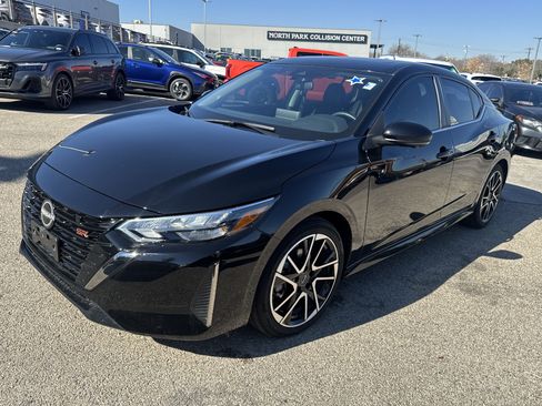 Used 2024 Nissan Sentra SR w/ SR Premium Package image 7