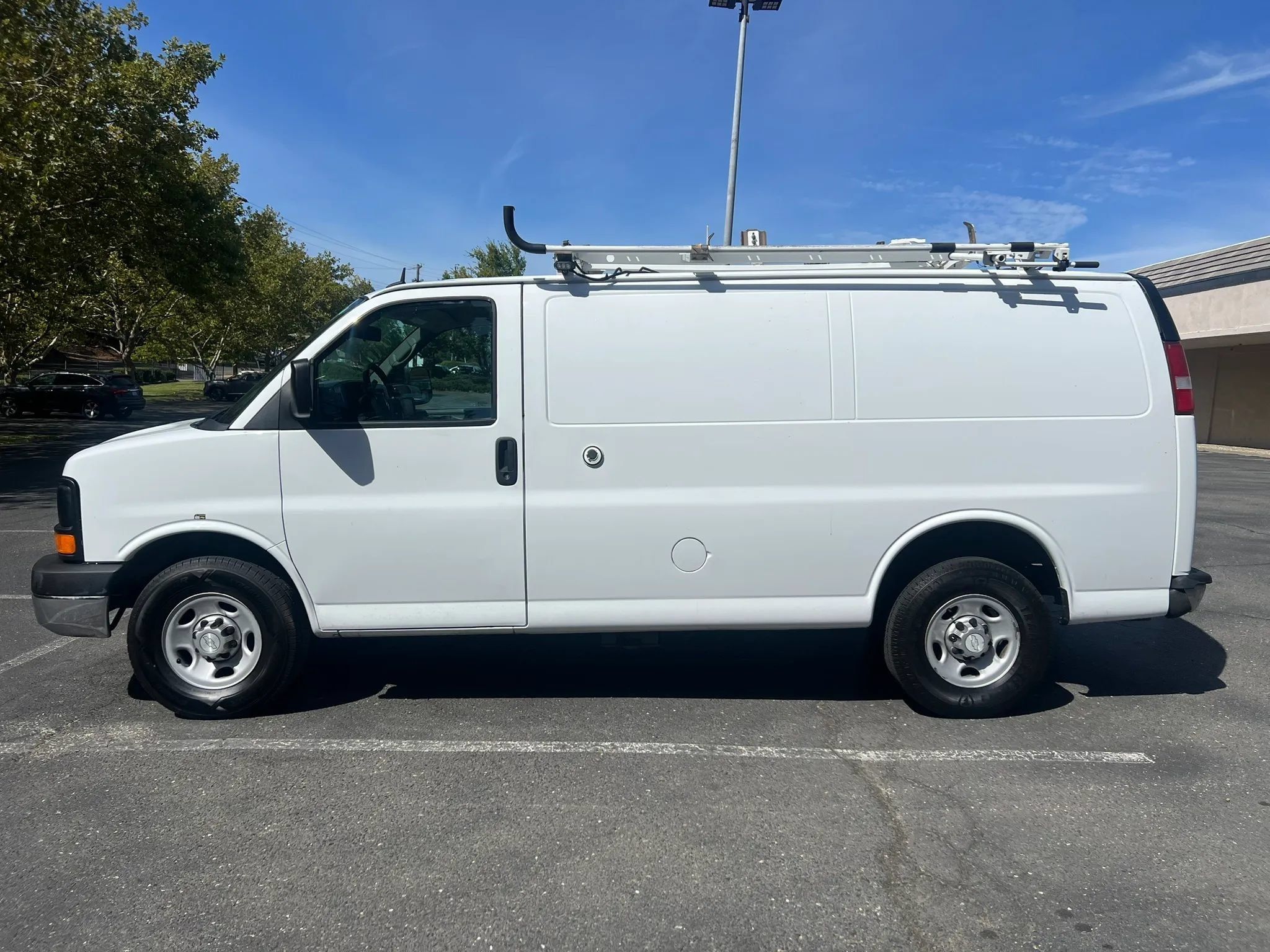 Used 2014 Chevrolet Express 2500 RWD image 6