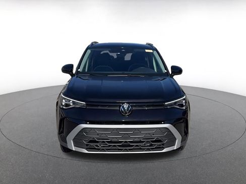 Used 2025 Volkswagen Taos SE image 3