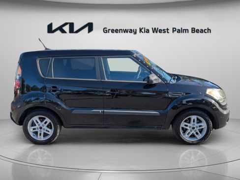 Used 2011 Kia Soul + image 8