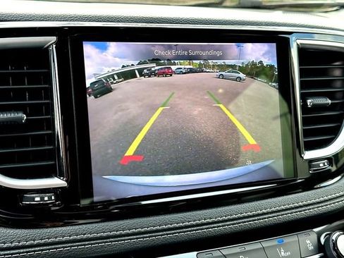 Used 2023 Chrysler Pacifica Limited image 15