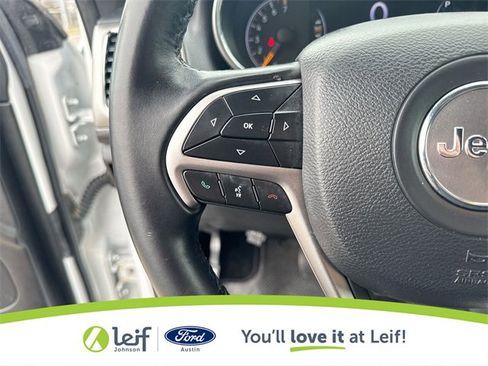 Used 2019 Jeep Grand Cherokee Laredo image 32