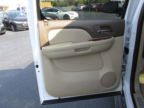 Used 2012 Chevrolet Suburban LTZ AWD/4WD image 17