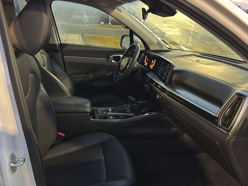 Used 2024 Kia Sorento S image 10