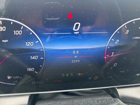 Used 2026 Mercedes-Benz GLC 300 image 9