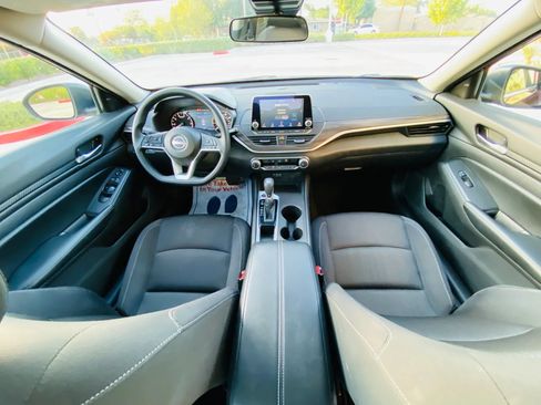 Used 2025 Nissan Altima 2.5 SV FWD image 16