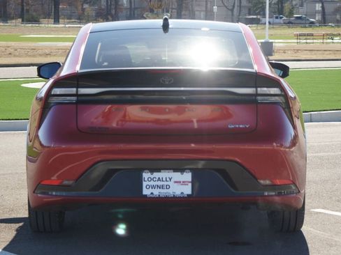 Used 2025 Toyota Prius Base image 3