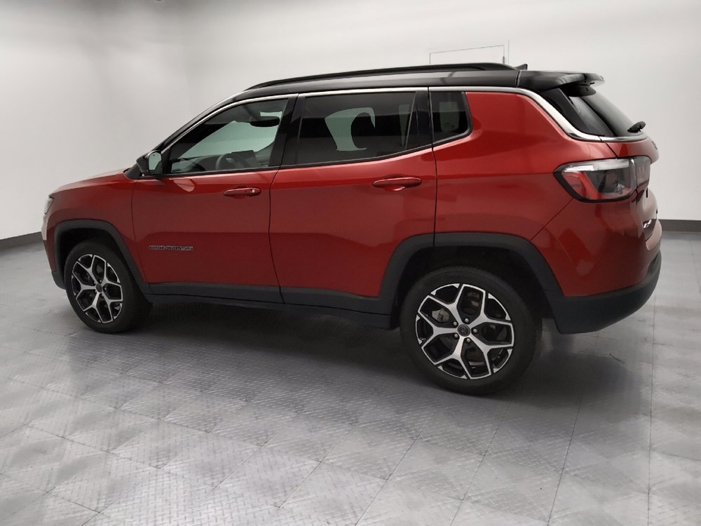 Used 2025 Jeep Compass Limited AWD/4WD image 3