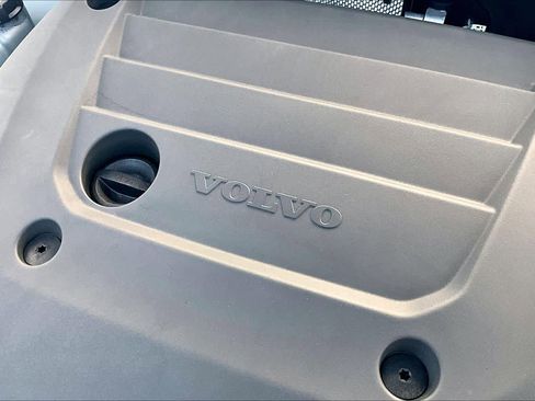 Used 2025 Volvo XC40 B5 Core w/ Protection Package Premier image 34