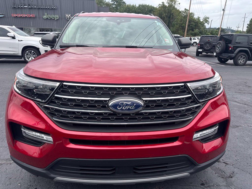 Used 2024 Ford Explorer XLT w/ Equipment Group 202A AWD/4WD image 3
