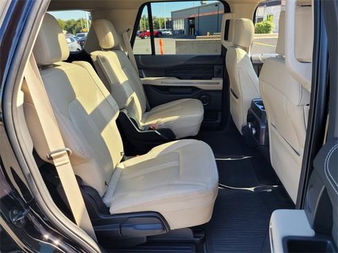 Used 2022 Ford Expedition Platinum image 16