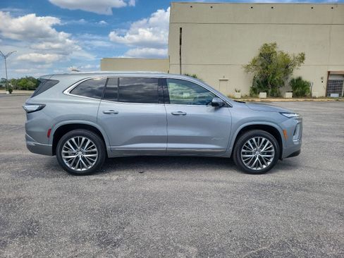 Used 2026 Buick Enclave Avenir FWD image 5