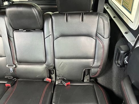 Used 2018 Jeep Wrangler Unlimited Rubicon w/ Uconnect 4C Nav & Sound Group AWD/4WD image 15