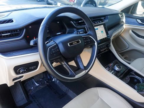 Used 2022 Jeep Grand Cherokee Limited AWD/4WD image 13