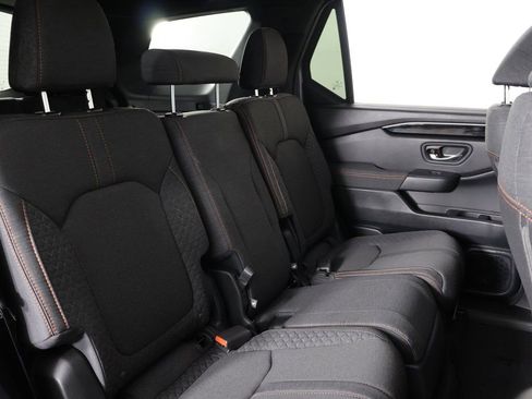 Used 2025 Honda Pilot Sport image 33