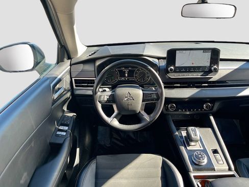Used 2024 Mitsubishi Outlander SE image 23