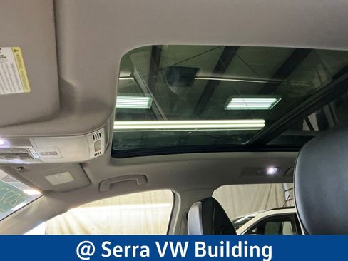 Certified 2022 Volkswagen Tiguan SE w/ Panoramic Sunroof Package image 14