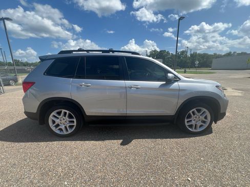 Used 2025 Honda Passport EX-L image 10