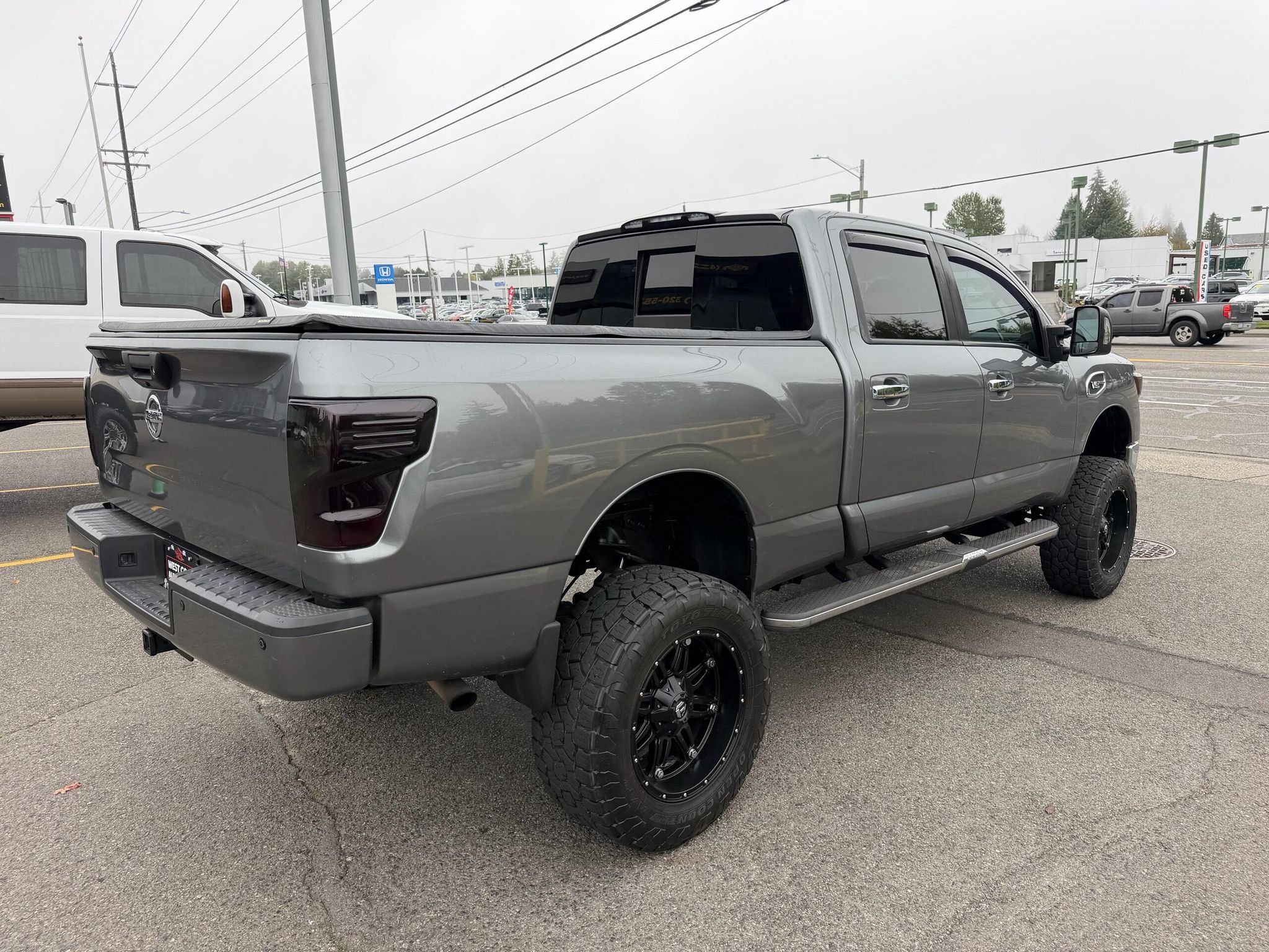 Used 2017 Nissan Titan SV AWD/4WD image 16