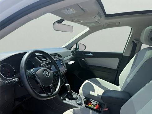 Used 2019 Volkswagen Tiguan SE w/ Panoramic Sunroof Package AWD/4WD image 12