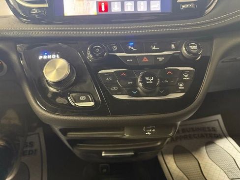 New 2026 Chrysler Pacifica Select FWD image 19